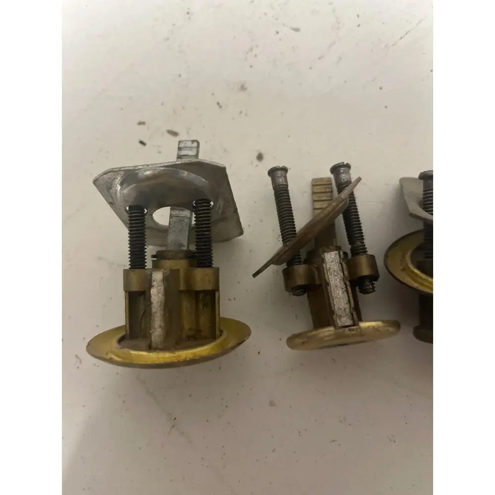 Lot of 5  vintage Yale lock cylinders No Keys For Parts Or Repair